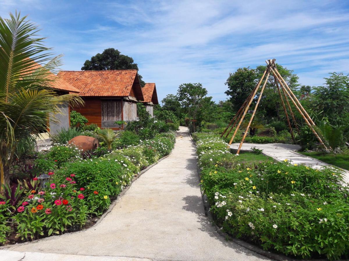 Marind Dive Eco Resort Waha Екстериор снимка