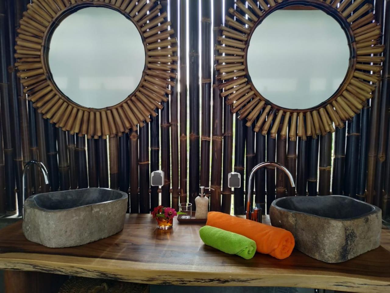 Marind Dive Eco Resort Waha Екстериор снимка